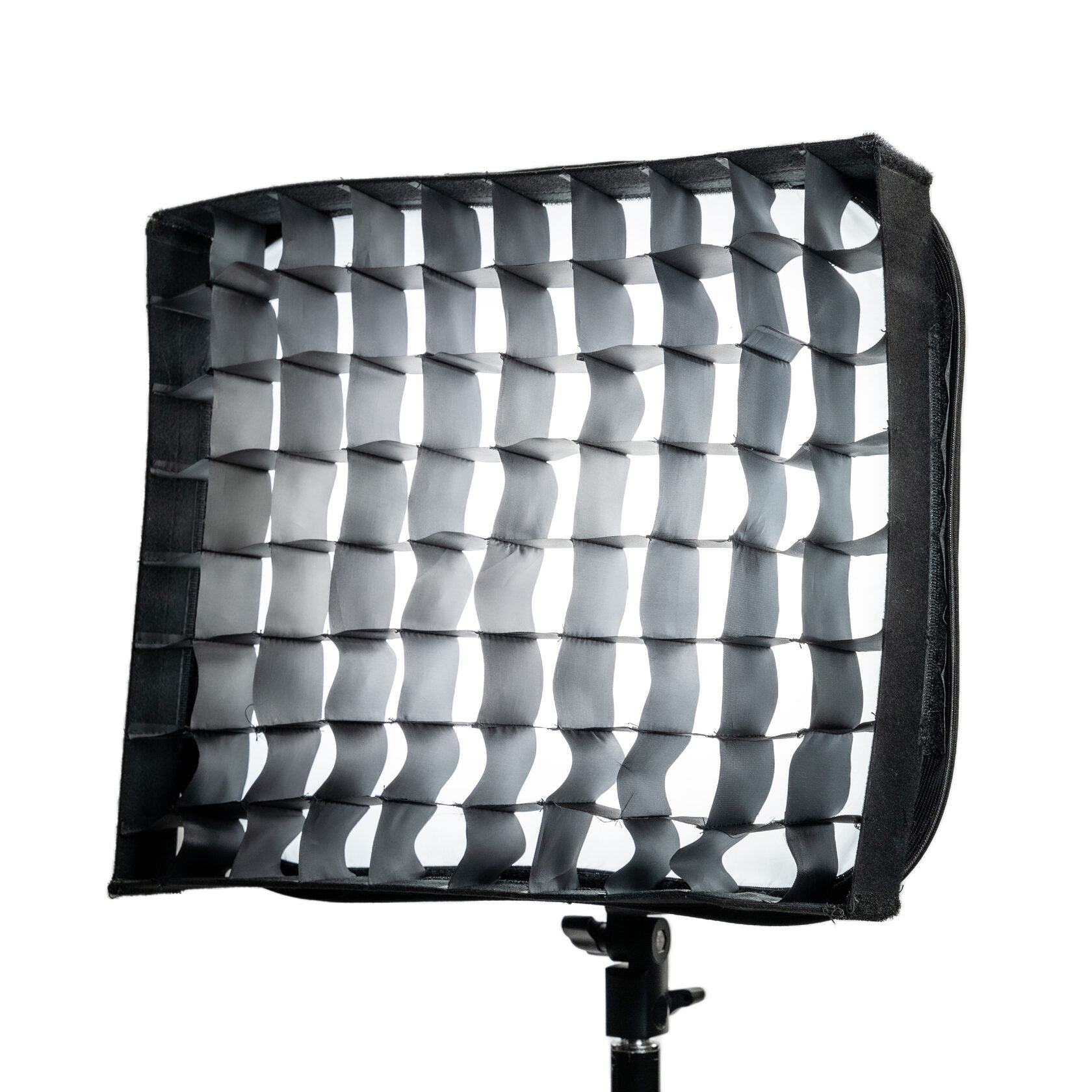 Светодиодная RGBWW-панель Aputure Amaran P60C - изображение 1