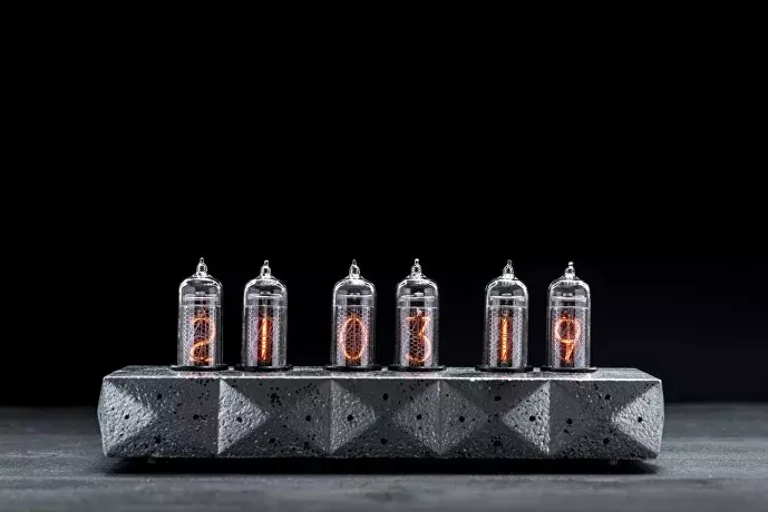 Saturn-C: Cyrillic Day nixie clock