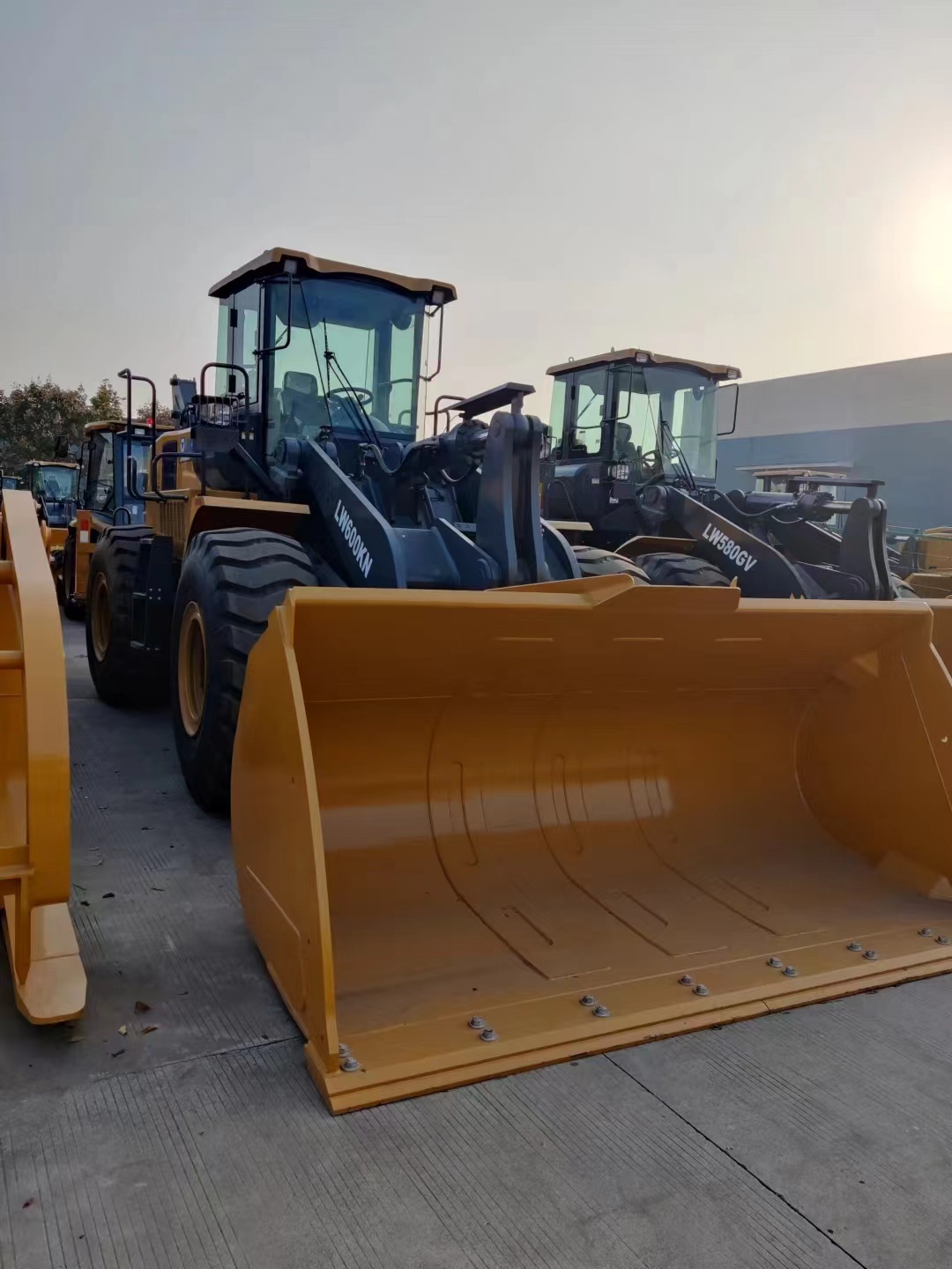 Фронтальный Погрузчик LW600KN