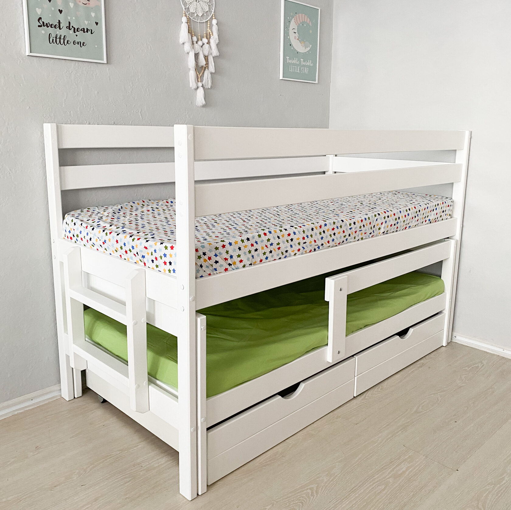 Кровать детская с выдвижным спальным местом для двух детей