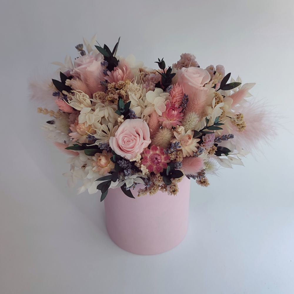 Композиция из сухоцветов в шляпной коробке Грезы