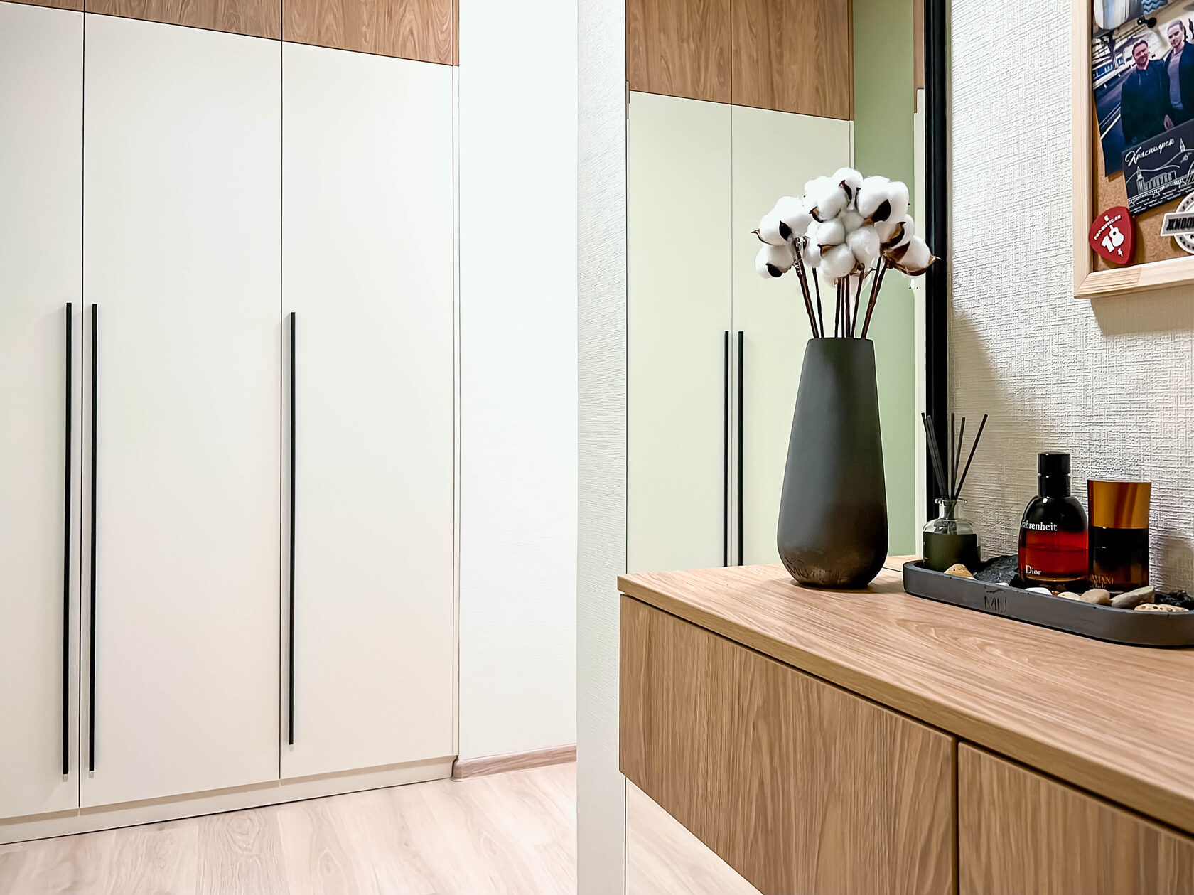 Прихожая с шкафом и консолью в Санкт-Петербурге, СПб.