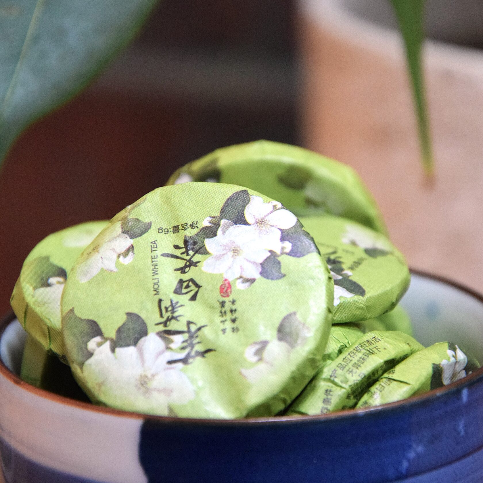 Белый с жасмином