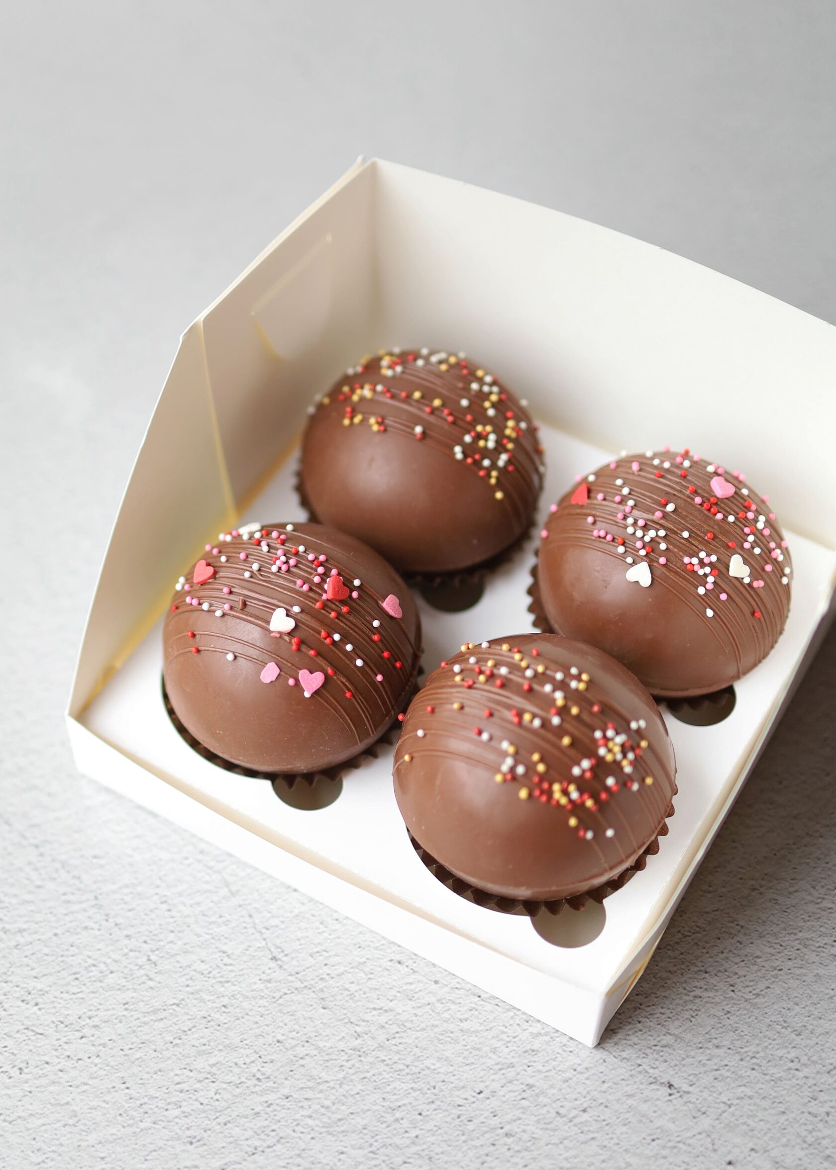 Шоколадные бомбочки - 4 штуки (молочный шоколад) сабрекова е худ дело о кондитерской шоколадные воришки