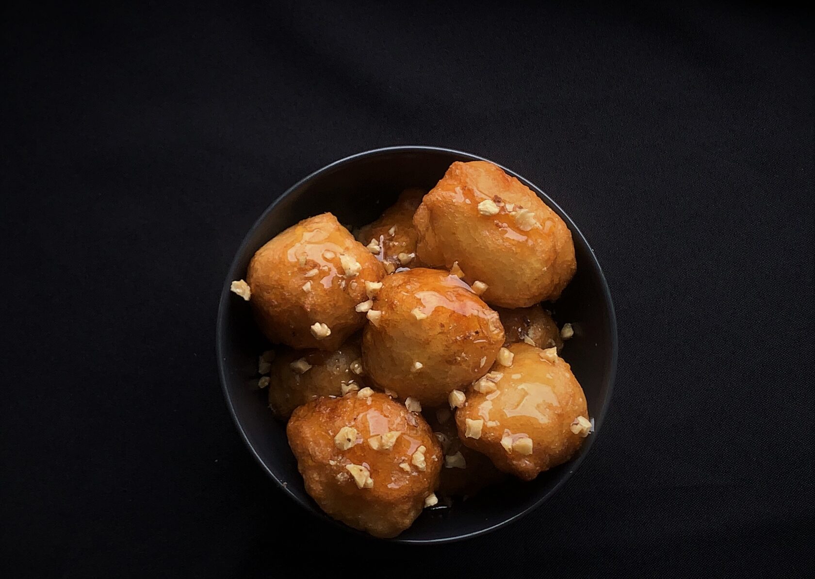 Loukoumades. Пышные медовые пончики в хрустящей корочке