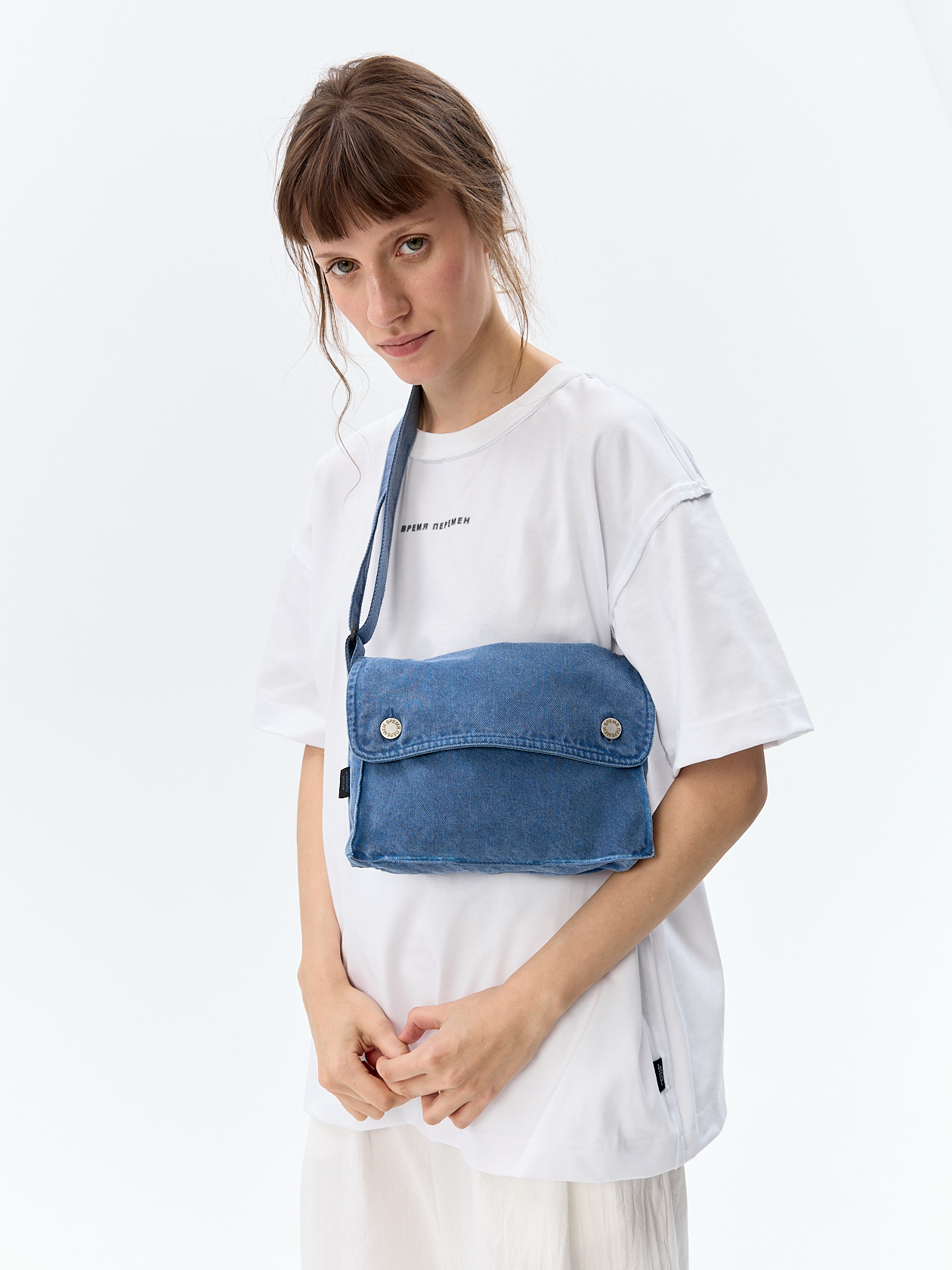 ВРЕМЯ ПЕРЕМЕН: Сумка джинсовая Basis маленькая garment-dyed туман