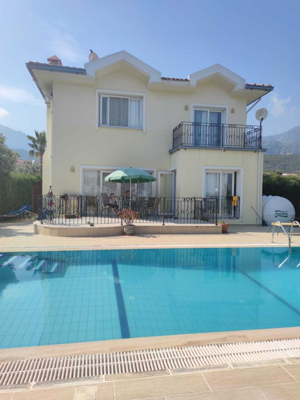 Villa 3+1, 220 sq.m., in Alsancak, suburb of Girne - 3+1