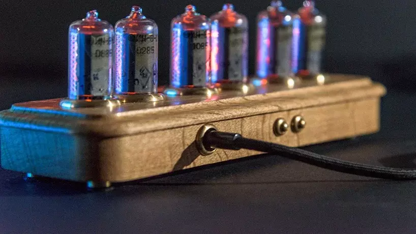 Vostok-3: Oak nixie clock, view 3