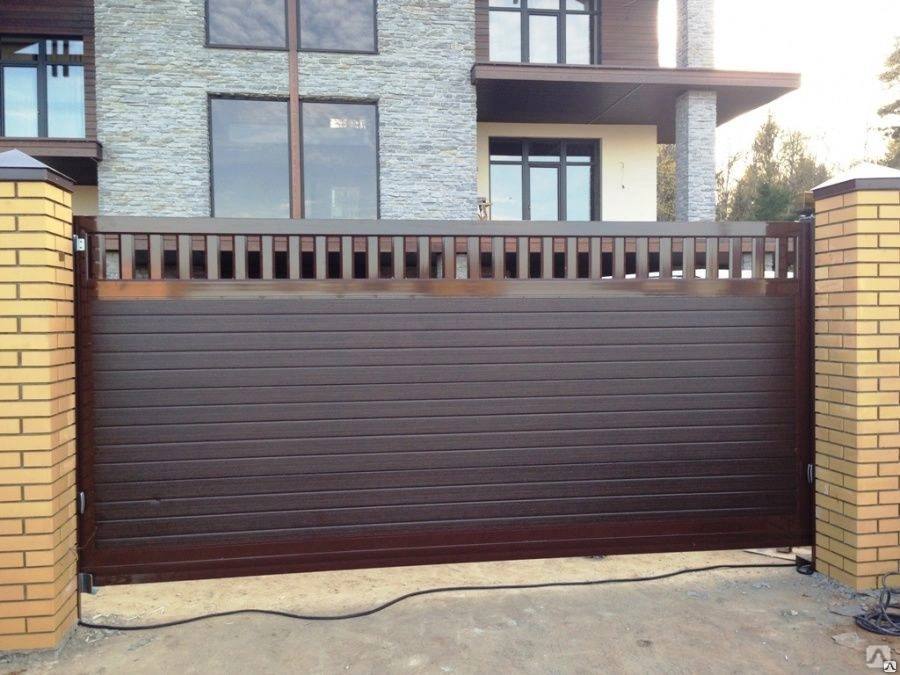 Автоматические откатные ворота с пультом управления установленные в коттеджном поселке Алматы