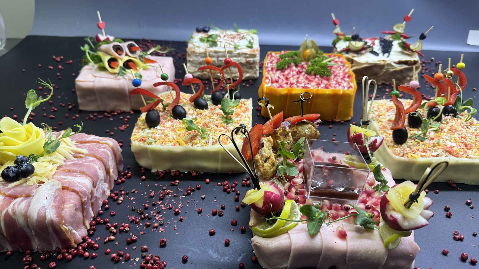 Скандинавское ассорти (вкусы на выбор) - 8 бенто — 6000 г Скандинавское ассорти (вкусы на выбор) - 8 бенто — 6000 г