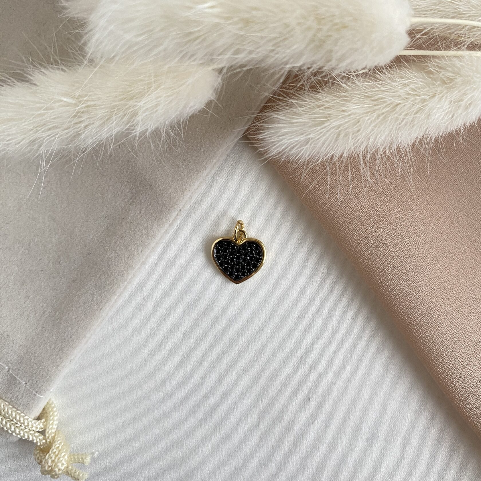 Кулон сердце с черными цирконами, 13 мм, золото