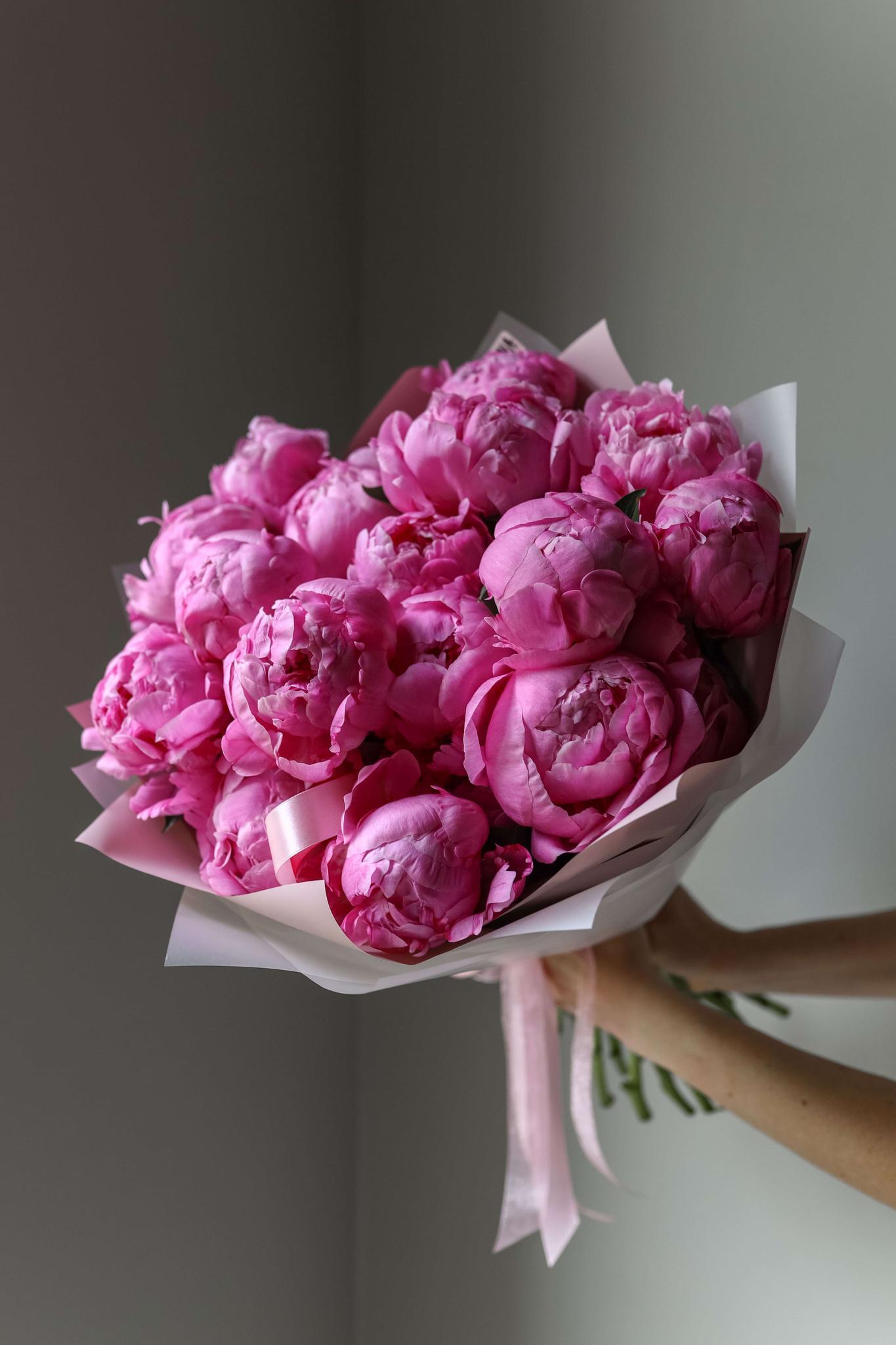 Bouquet of 29 Peonies "Fleming" - 29 peonies -1450 AED