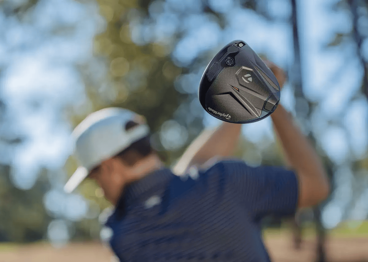 Гольфист и драйвер TaylorMade Qi4D Max