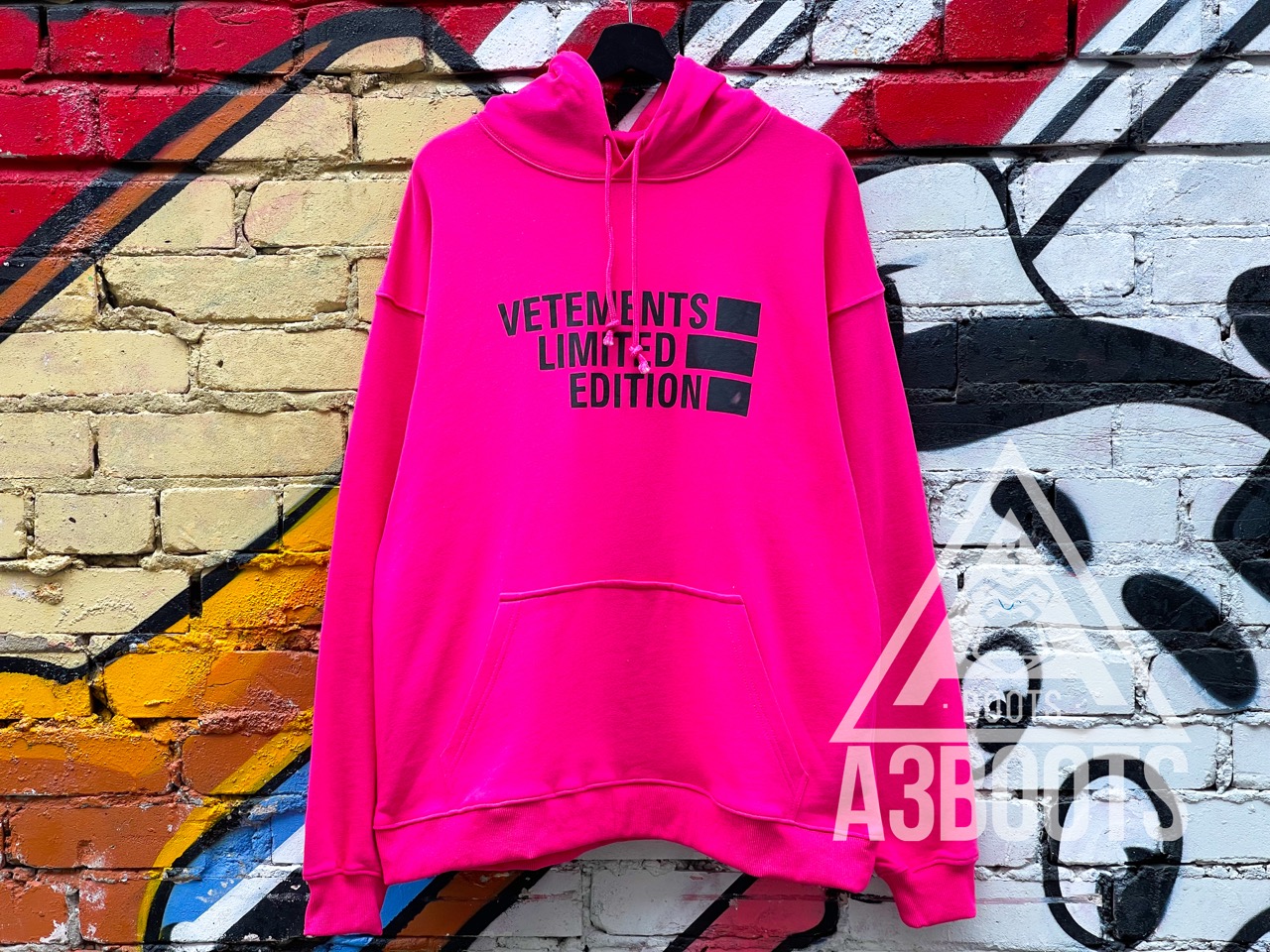 Pink vetements outlet hoodie