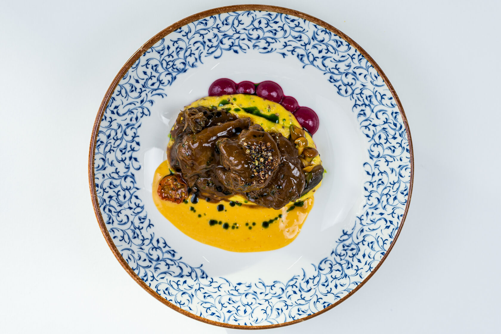 Говяжьи щечки в красном вине. Томленые говяжьи щечки. Телячьи щеки томленые в красном вине. Томленые говяжьи щечки. Телячьи щеки томленые в красном вине.