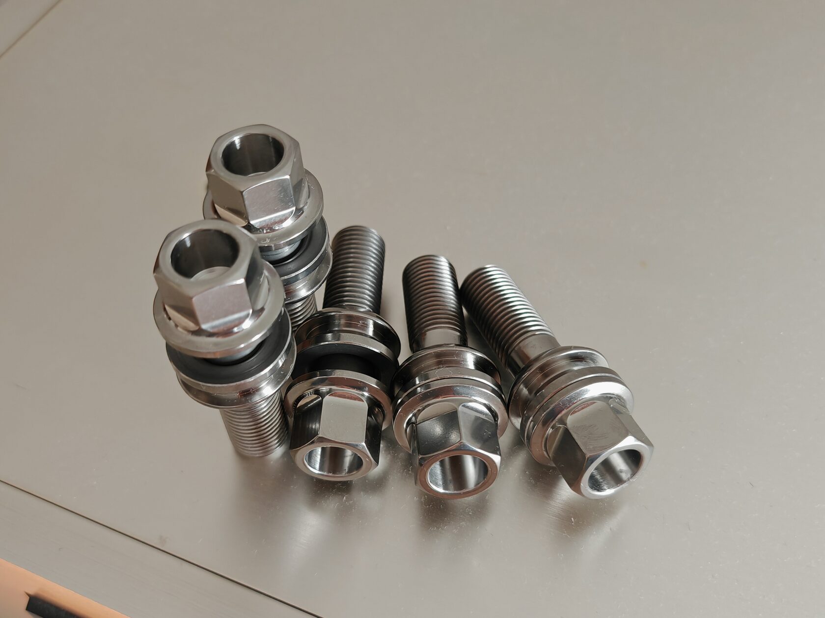 Titanium lug bolts for 2025 Aston Martin Vantage