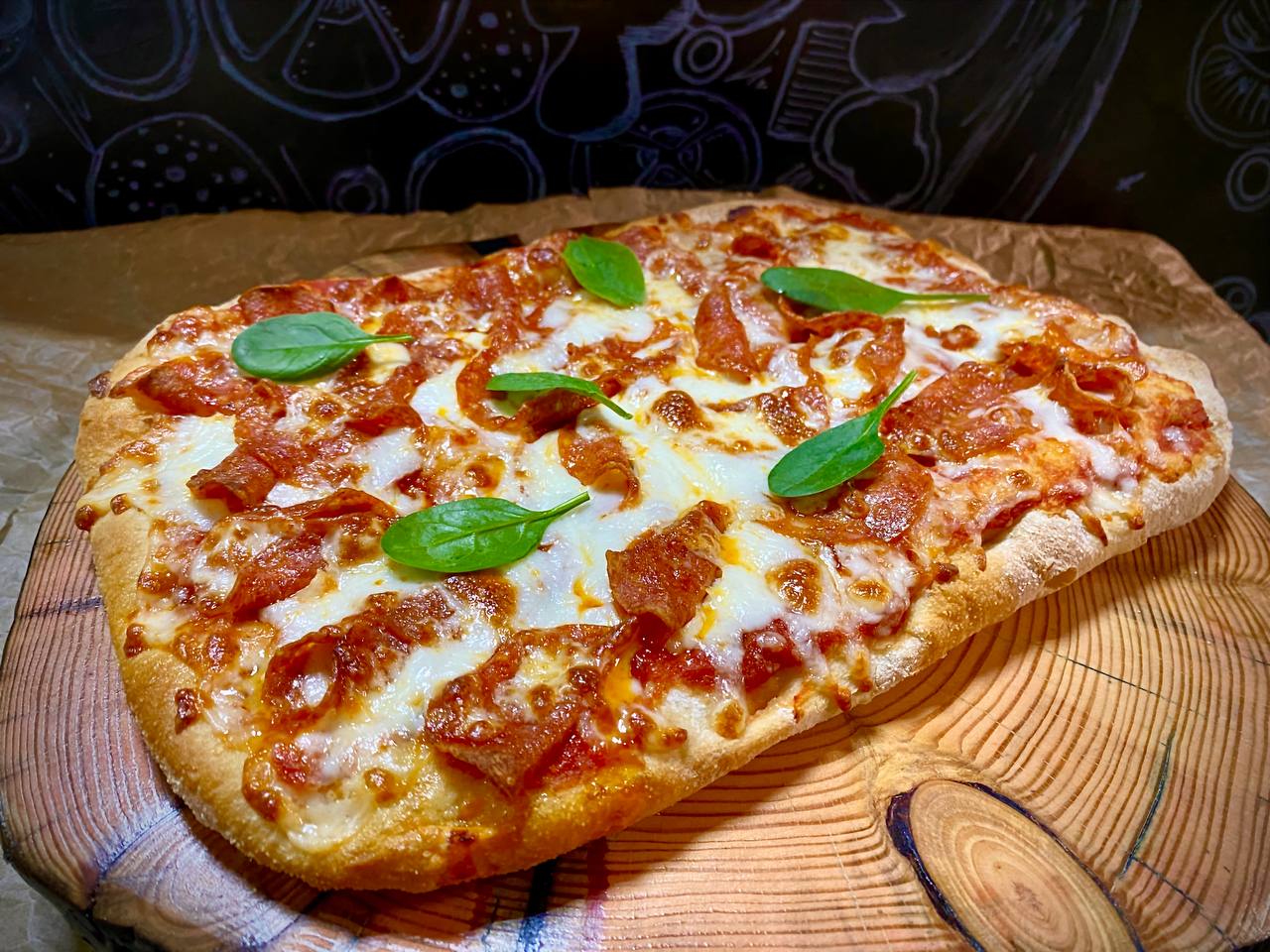 фото пиццы пепперони на столе дома фото 113