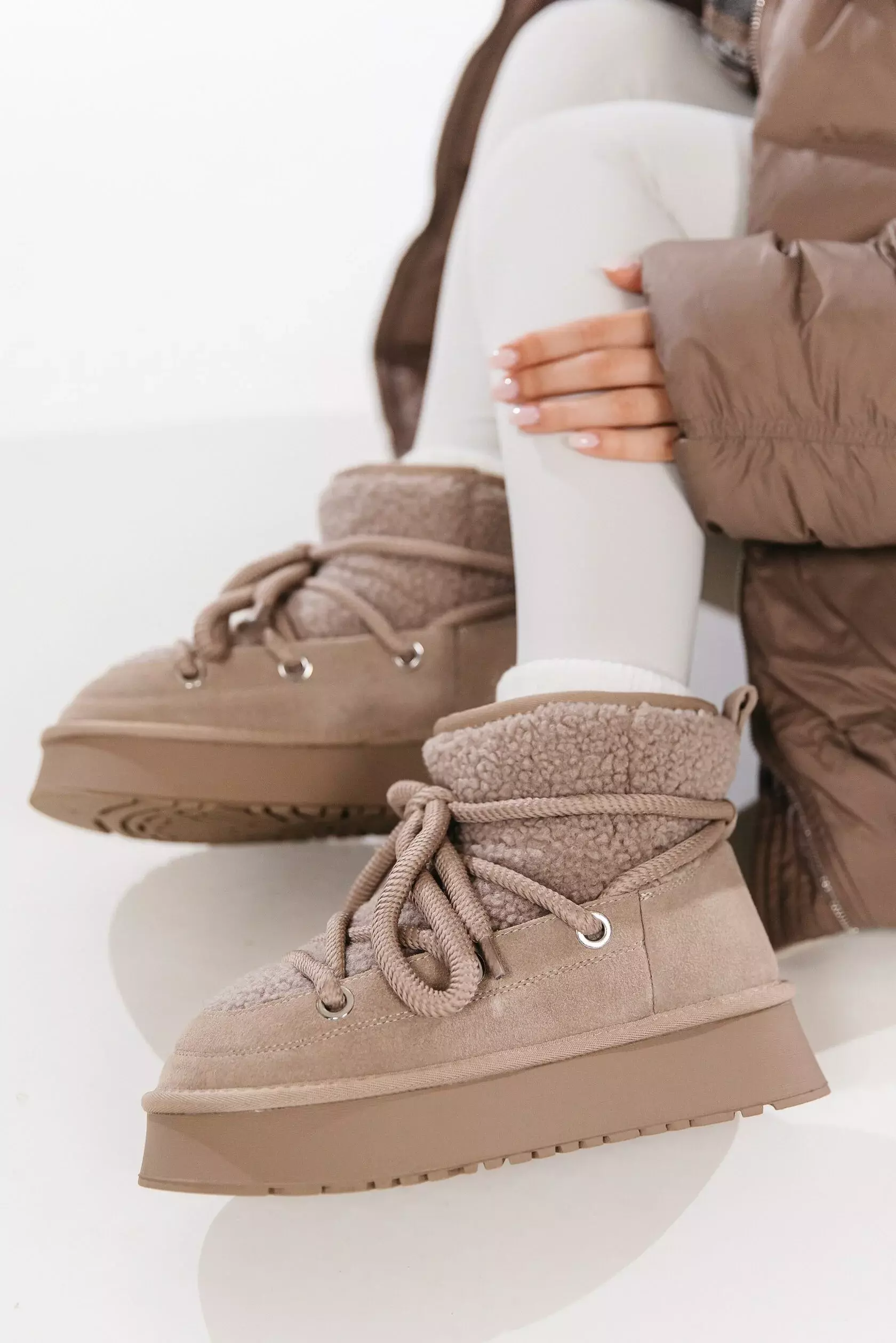 Угги на шнуровке капучино