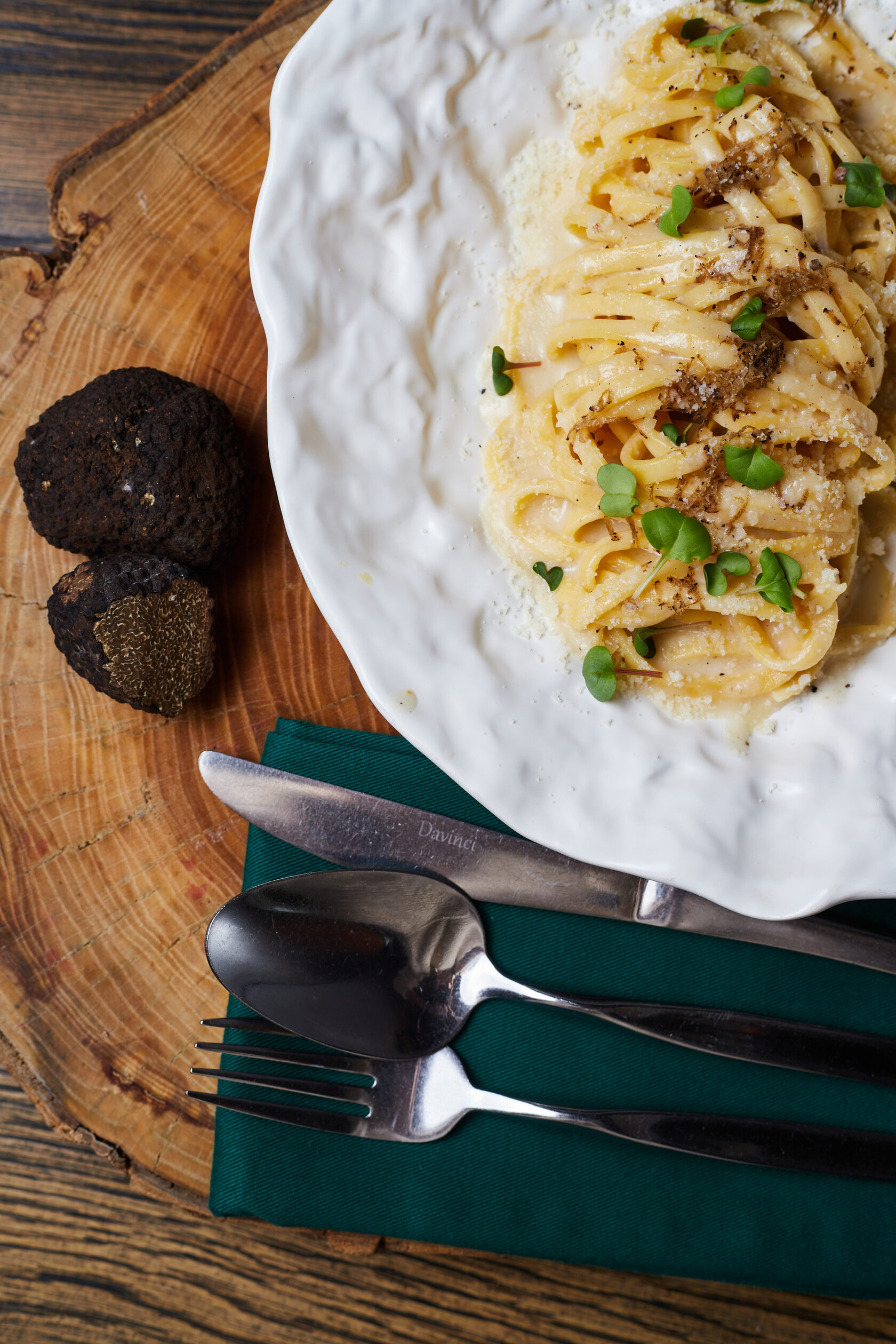 Cacio e pepe пушкинская ул 16 отзывы. Паста с черным трюфелем. Качо э Пепе с трюфелем. Яйцо пашот Качо э Пепе.