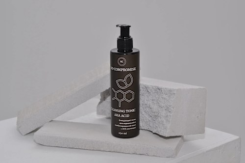 NC - лучшая версия тебя CLEANSING TONIC AHA ACID