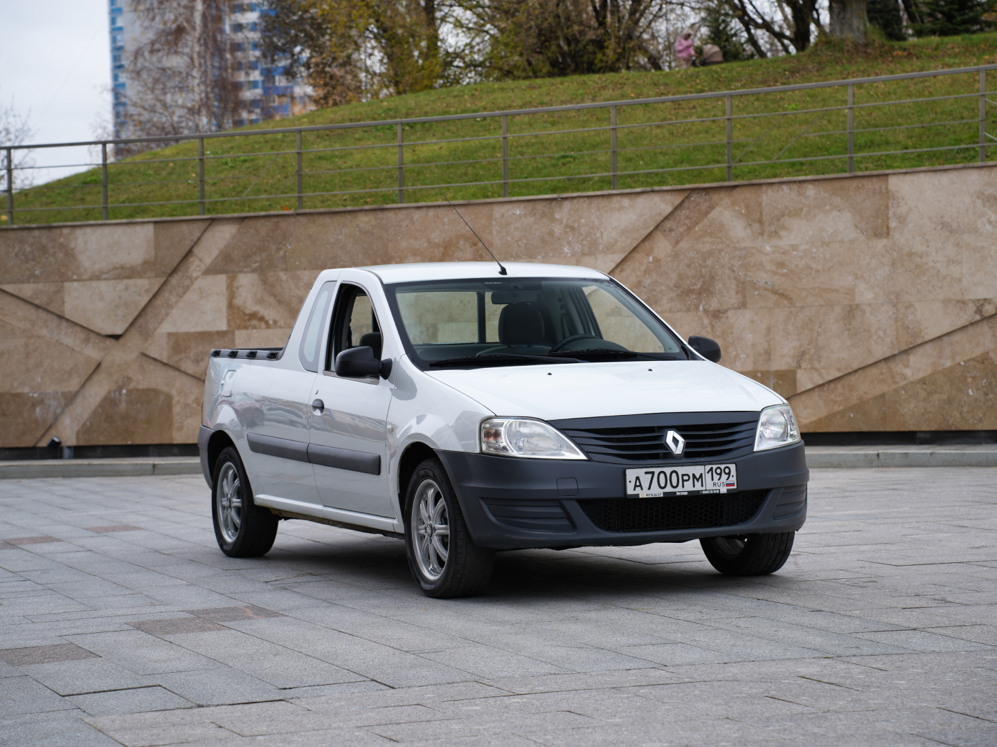 Прокат редкого Renault Logan Pick-Up г.Москва