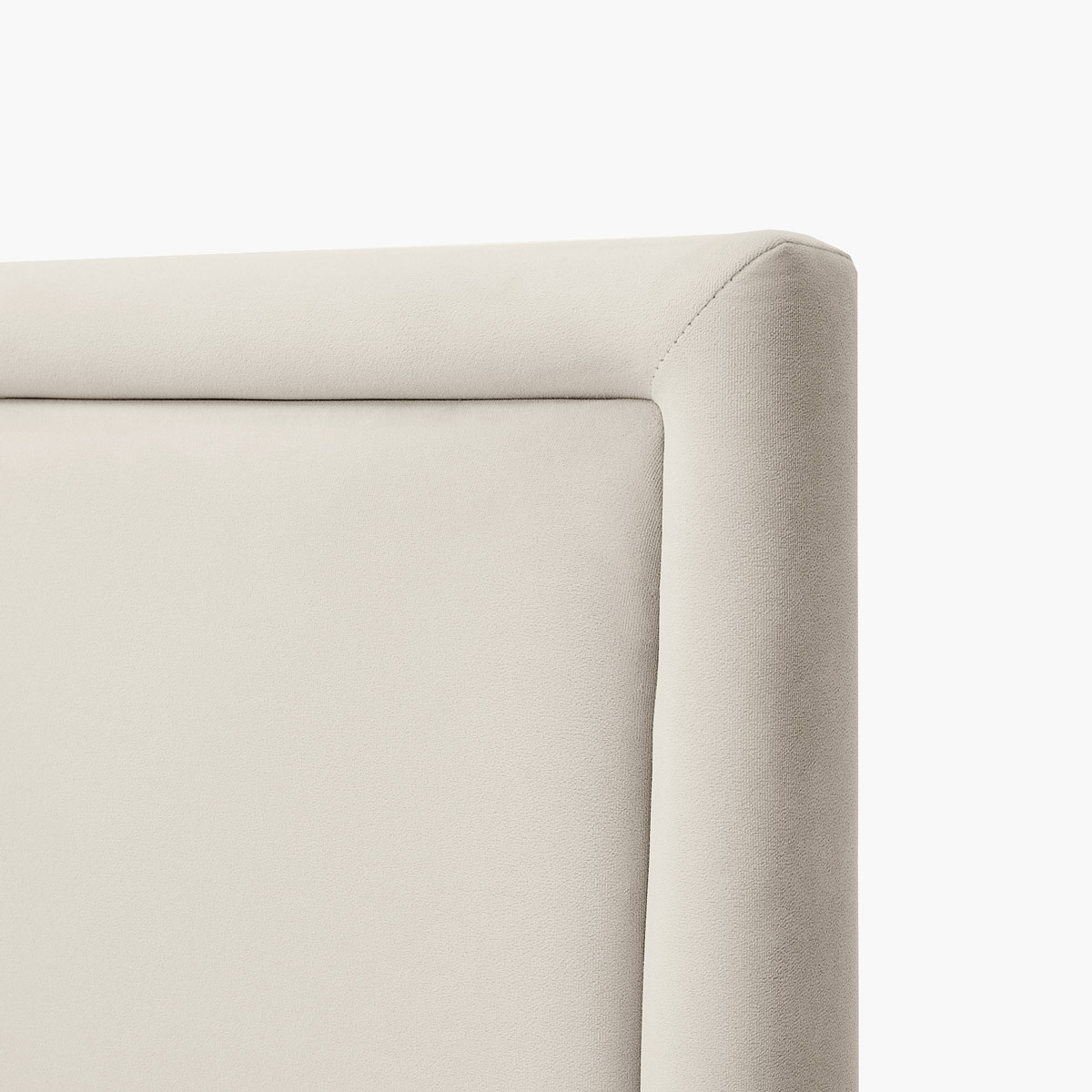 Красивое, высокое мягкое изголовье