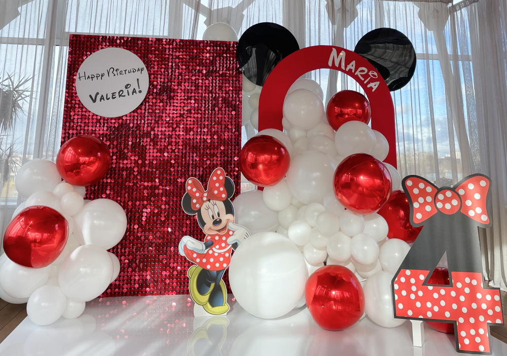 Фотозона в стиле Микки Маус