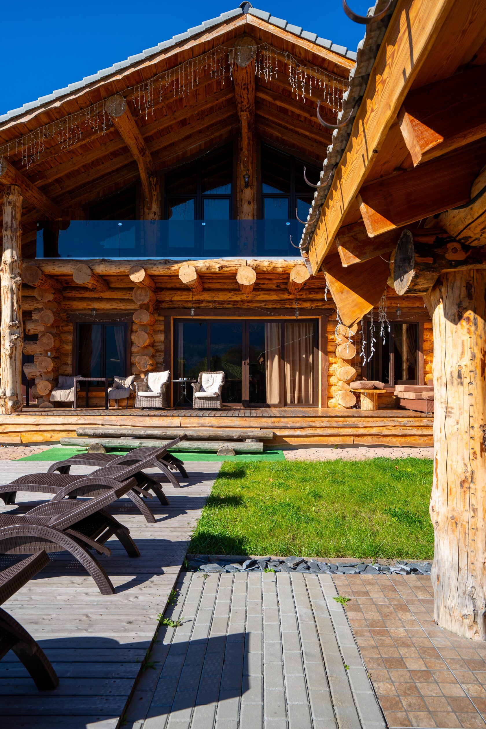 Бассейн и зона отдыха