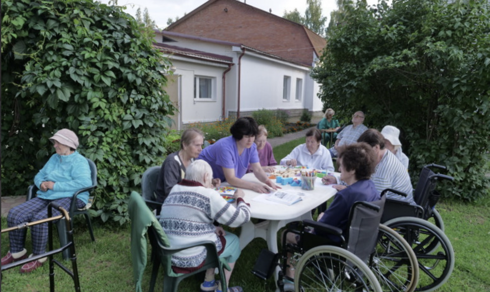 Пансионат для пожилых дедовск. Древо жизни пансионат. Пансионат Древо жизни Акулово. Дом престарелых Волчье. Хоспис частный.