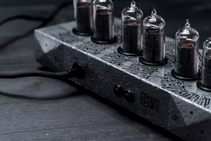 Saturn-C: Cyrillic Day nixie clock, view 2
