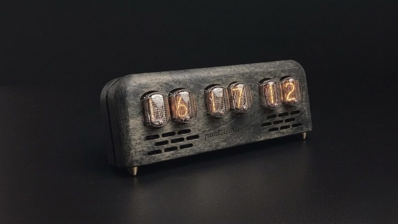 Atmosfera: Tinted Oak nixie clock