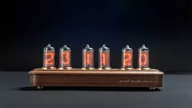 Vostok-3 Black: Walnut nixie clock