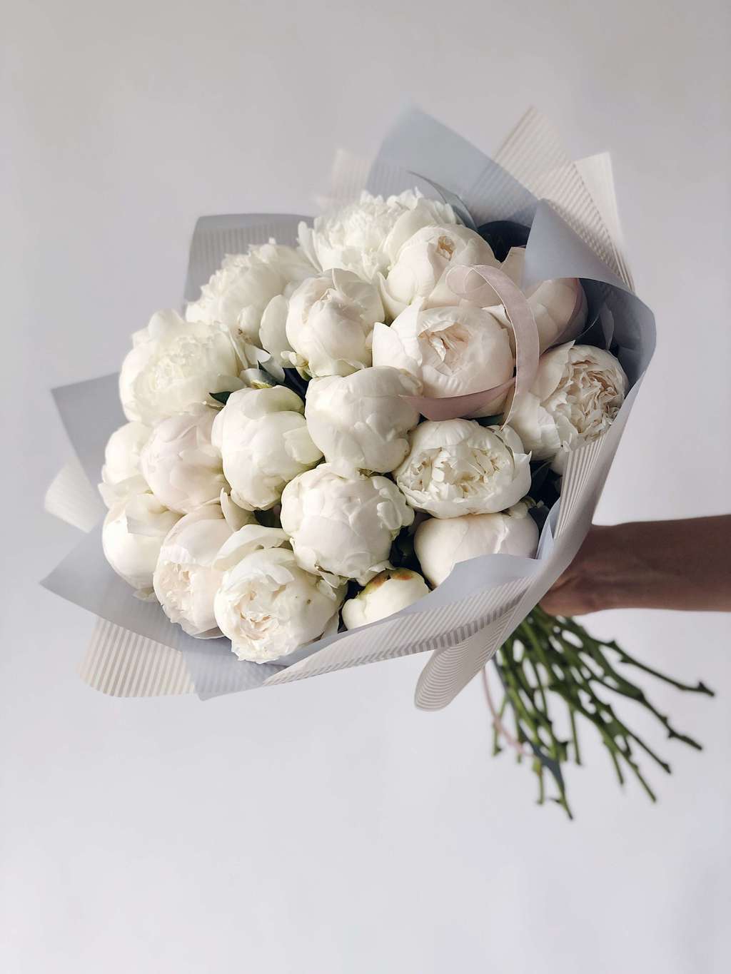 Bouquet of 19 Peonies "Dushes Nomur" - 19 peonies -950 AED