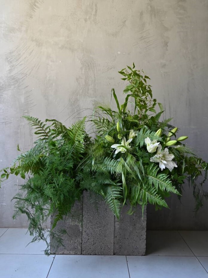 Композиции с папоротниками, лилией и декоративными травами