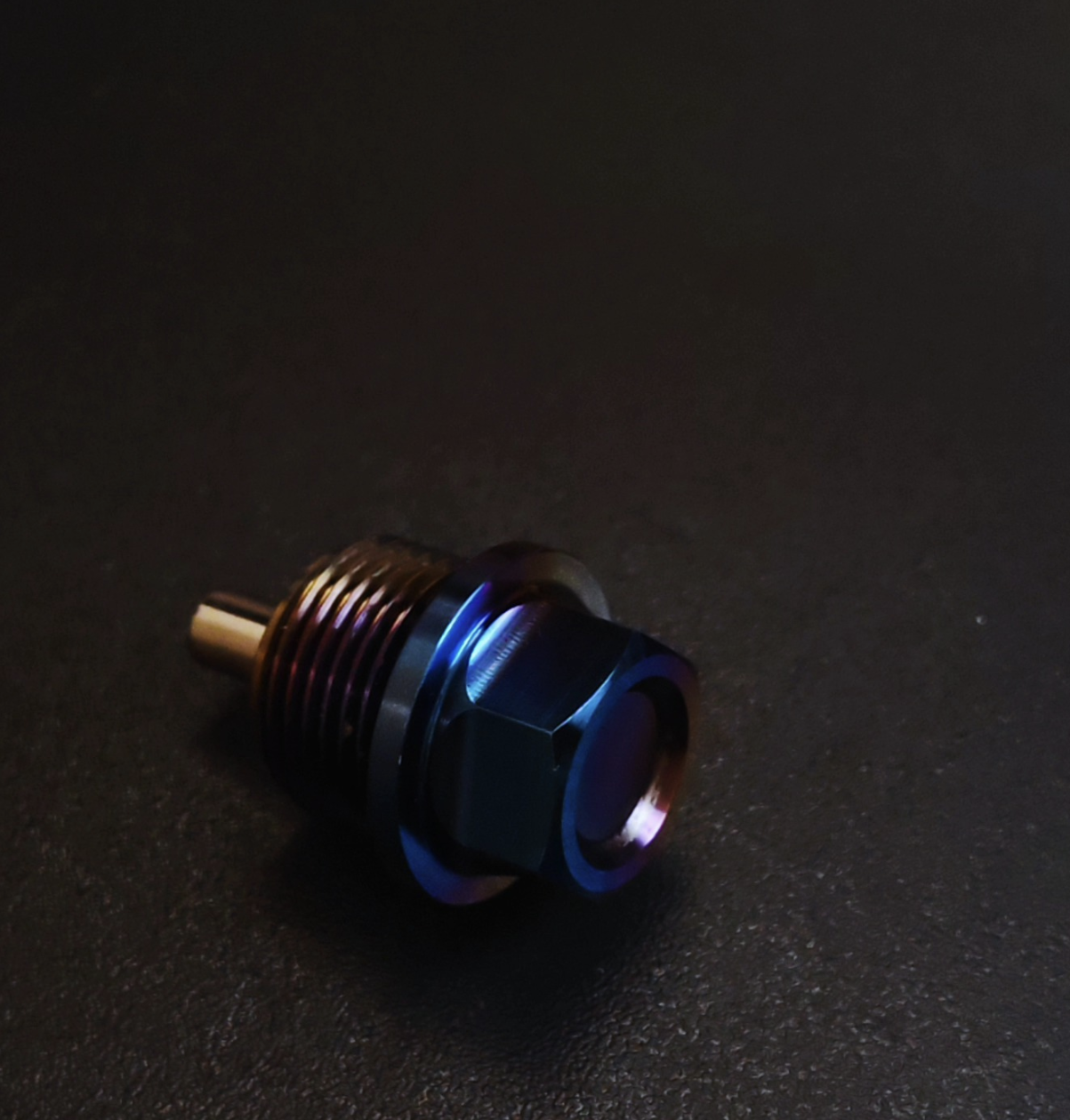 Titanium magnetic plug for Lexus RCF/ISF/GSF/IS500/LC500