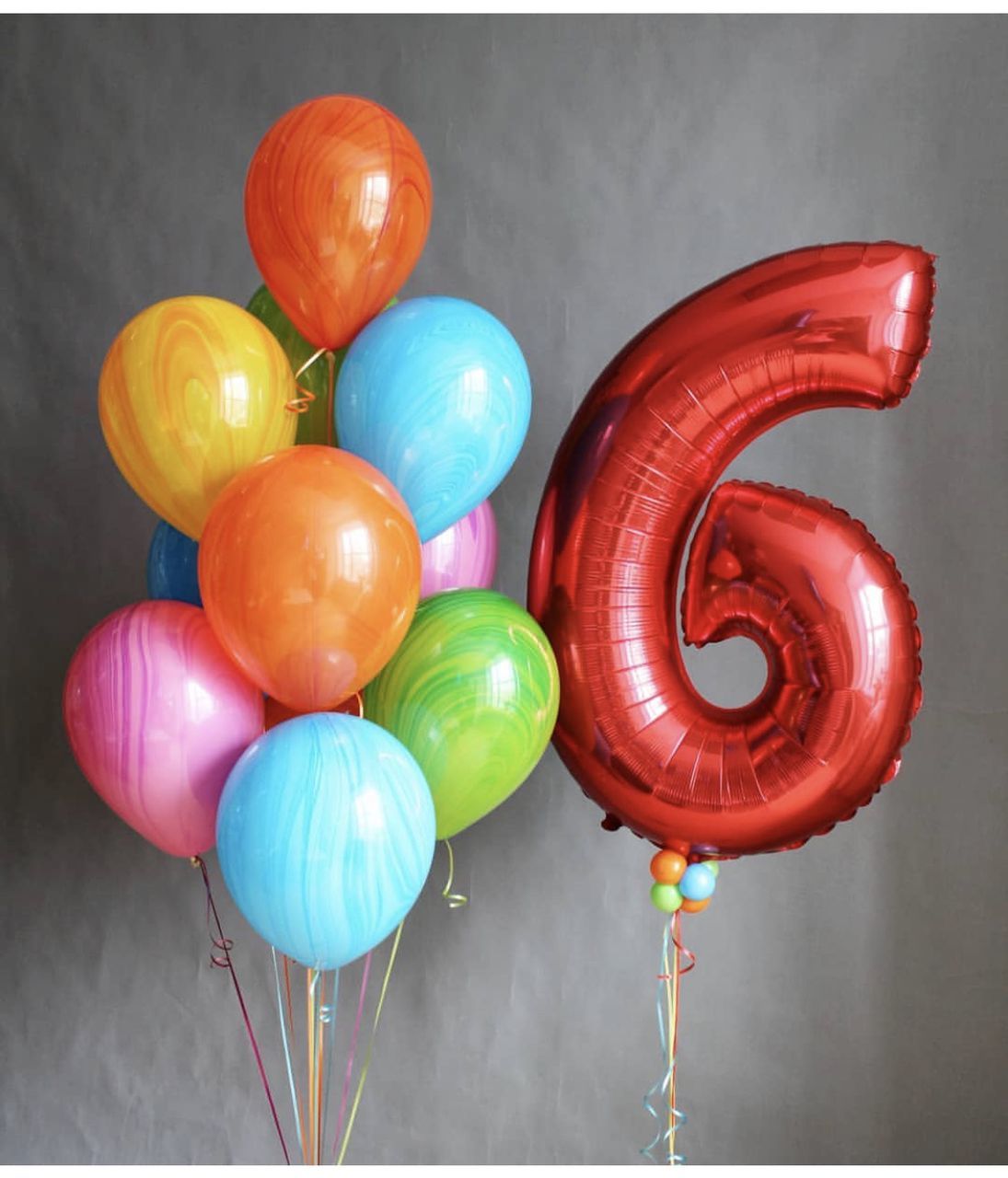 10 шариков на день рождения. Композиции из шаров. Воздушные шары. Воздушные шары цифры композиции. Композиция из разноцветных шаров.