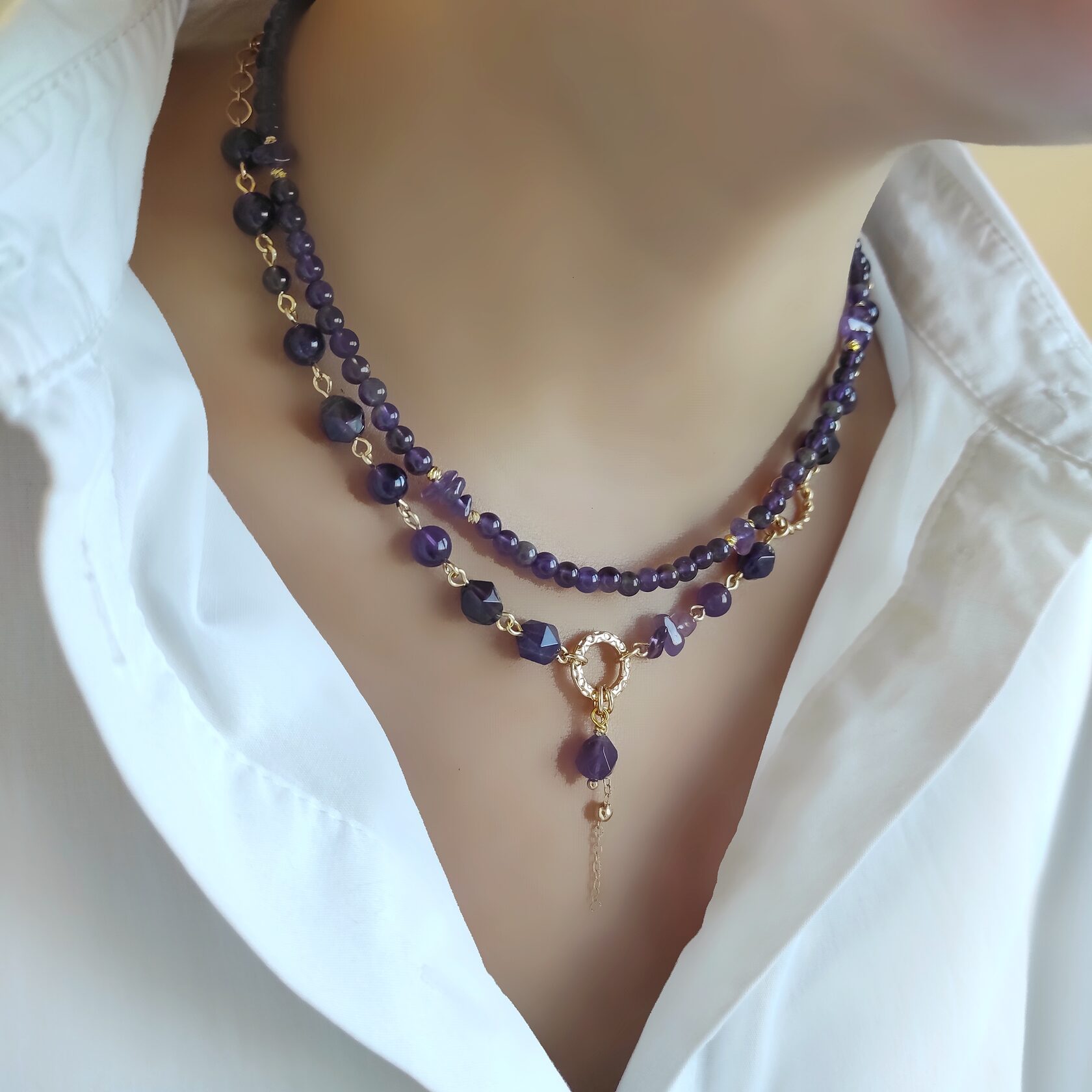 Колье из аметиста в позолоченой фурнитуре, чокер с аметистом купить в ...