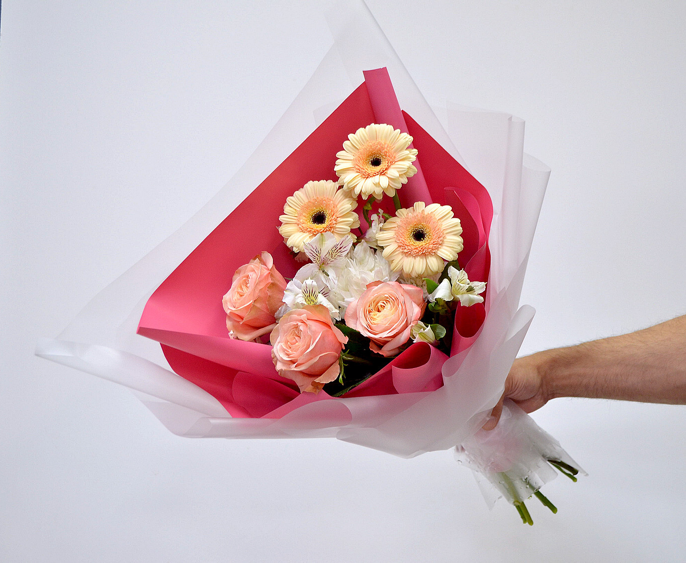 Букет омбре. Букет. Букет в ширину. Микс альстромерий 15 шт. Букет шириной 35 см.