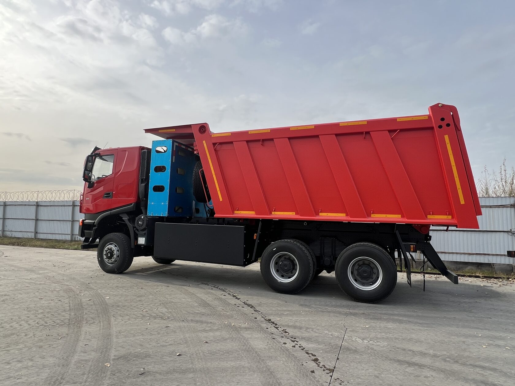 Самосвал АМТ 658910 6х6 на метане CNG