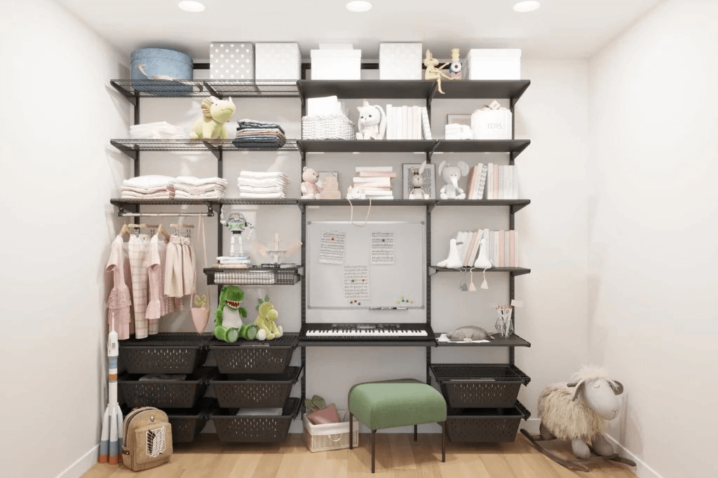 Практичная гардеробная в детскую