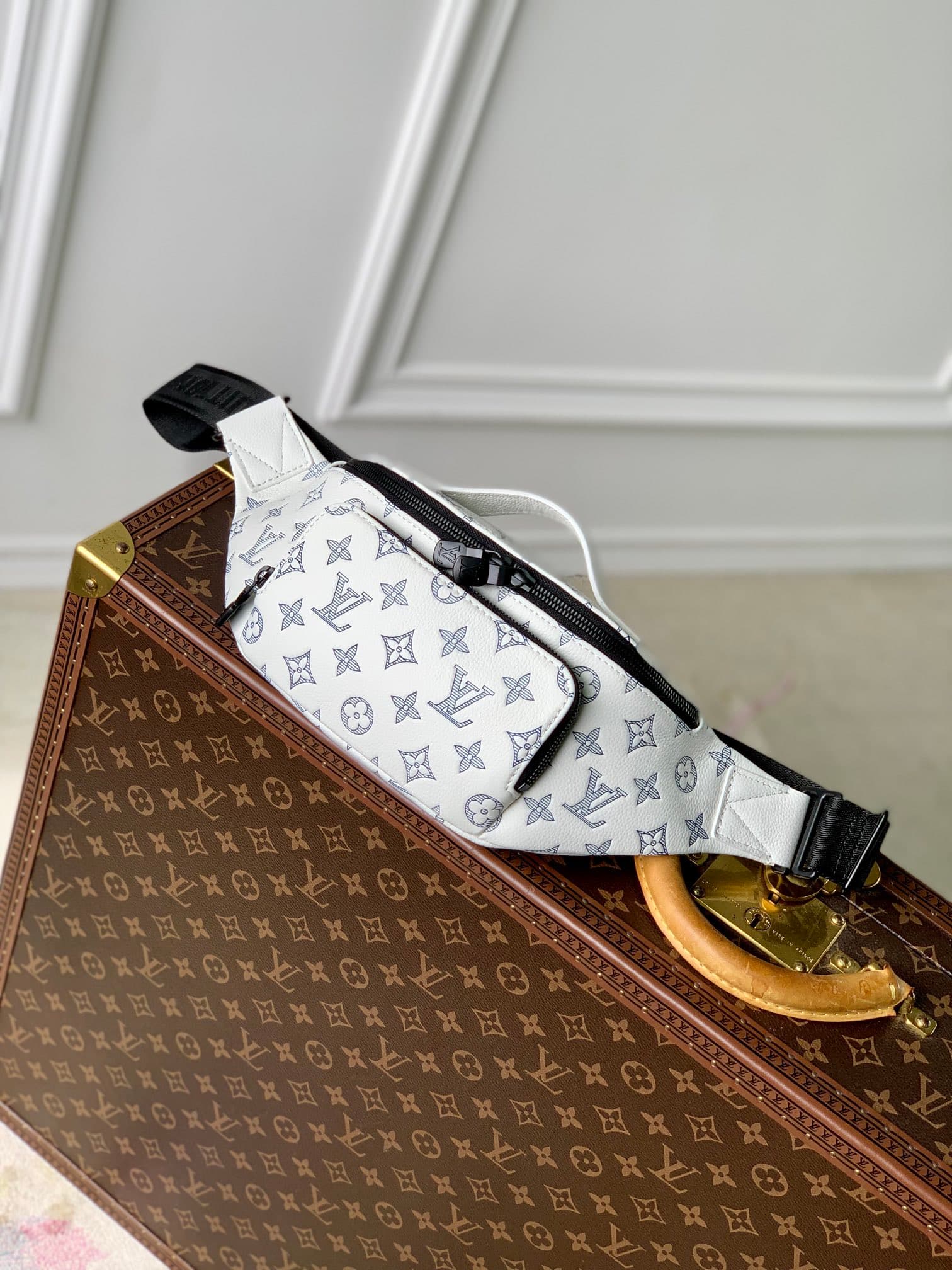 Buy Louis Vuitton LV M25227 Rush Bumbag N1 OUTLET