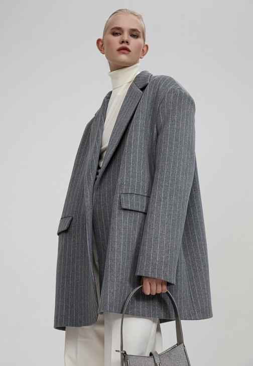 Пальто-пиджак оверсайз светло-серый полоса