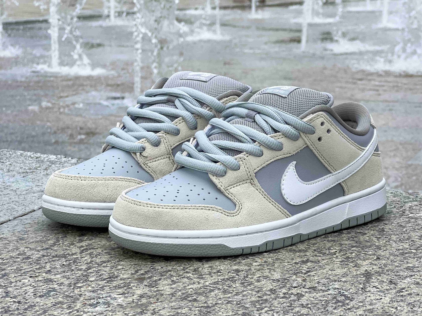 Nike SB Dunk Low Summit White Wolf Grey Nike