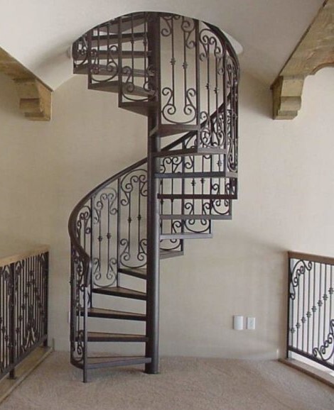 Винтовая лестница металлическая