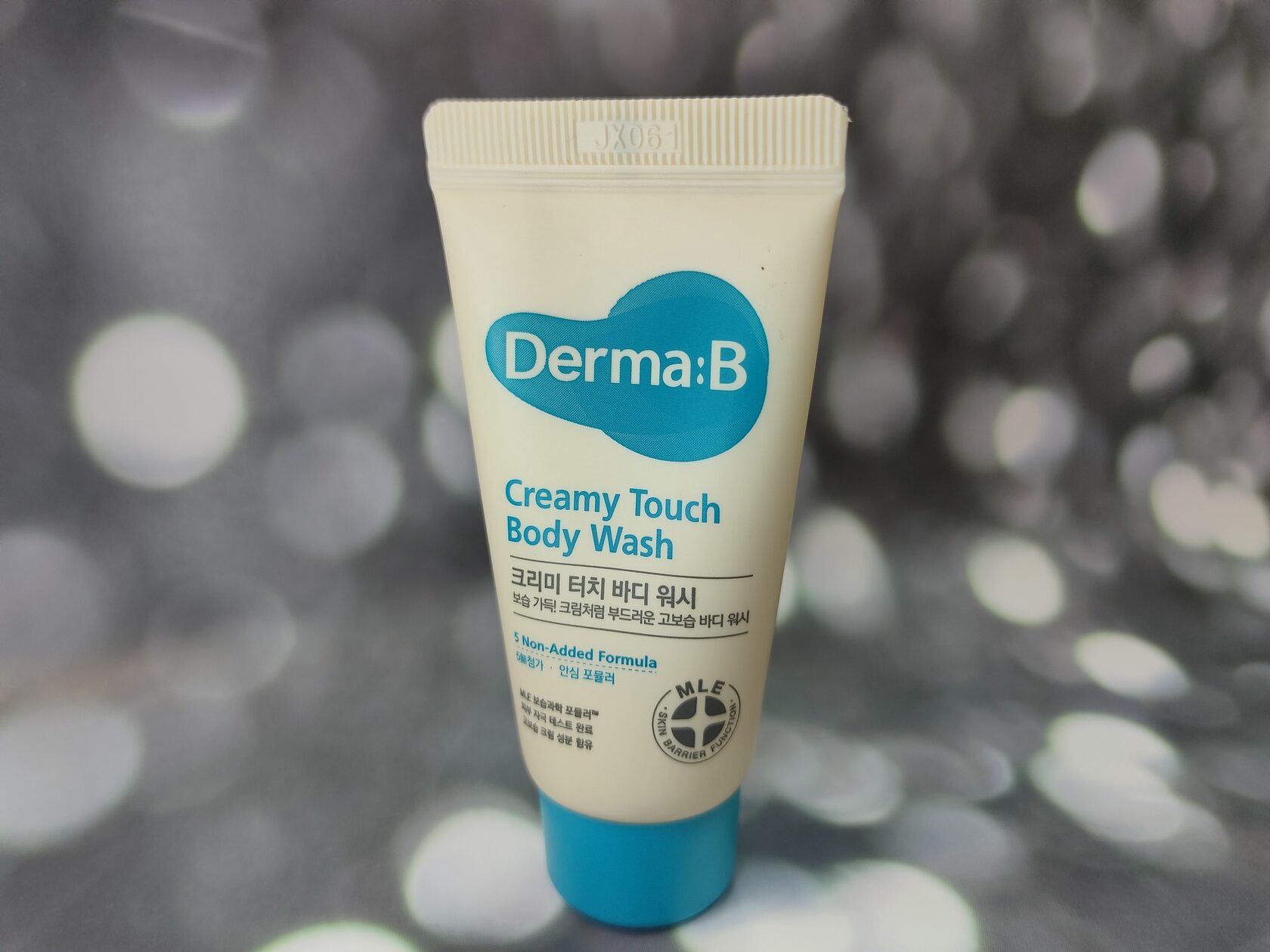 Touch me i cream. Derma:b creamy Touch body Wash 400ml. Derma b солнцезащитный крем. Derma b шампунь для ног. Derma b солнцезащитный крем для тела.