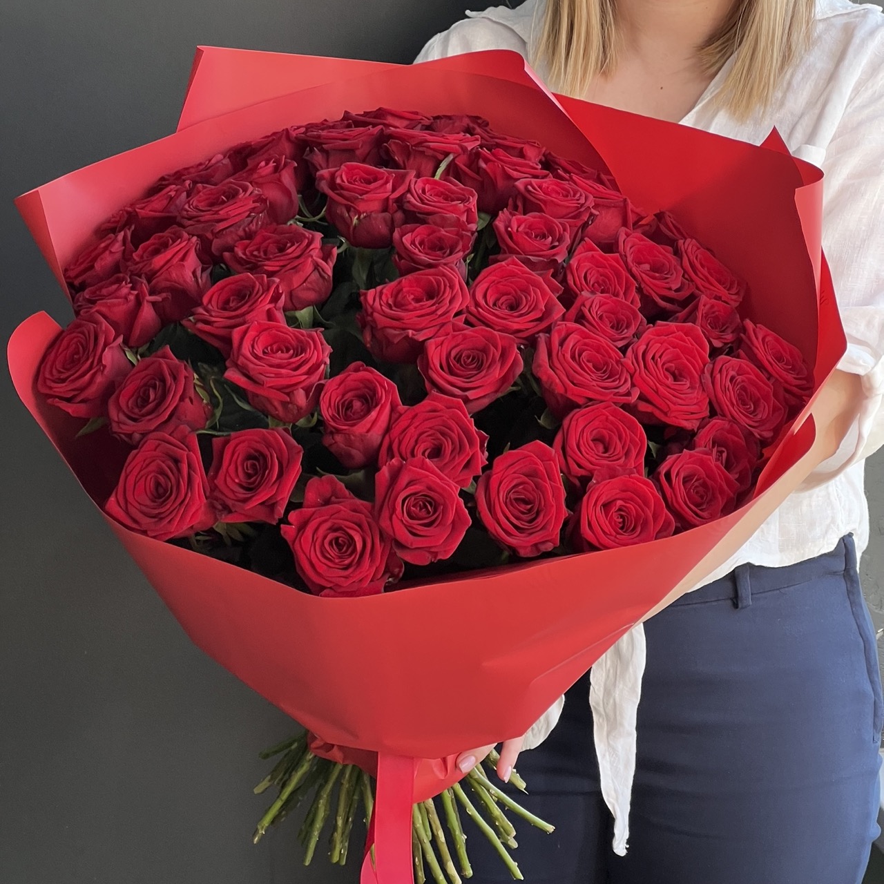 Монобукет из роз Ред Наоми с доставкой Ступино