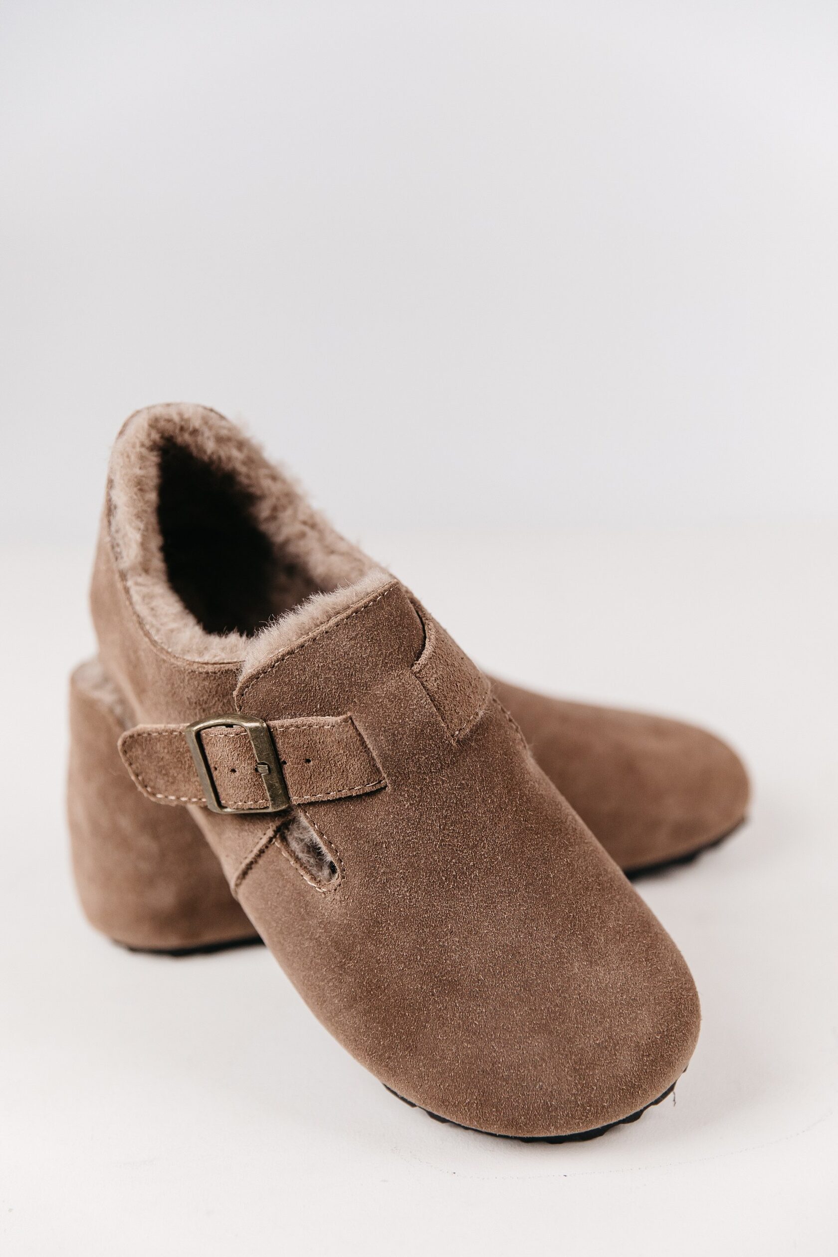 Сабо из натуральной замши с мехом