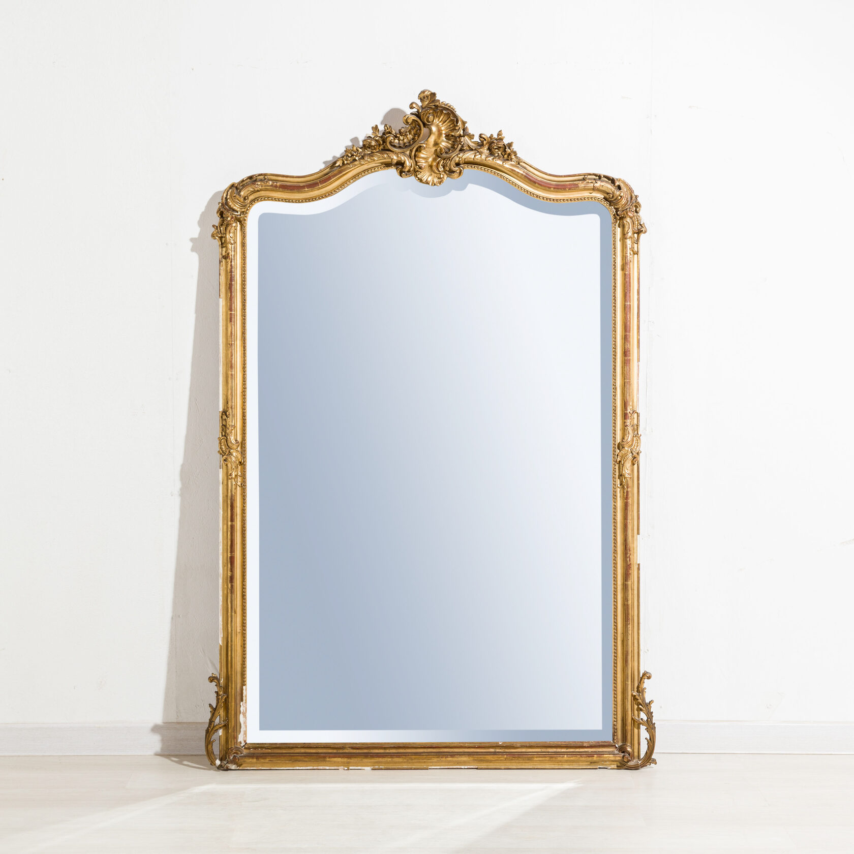 Каминное зеркало в стиле неорококо