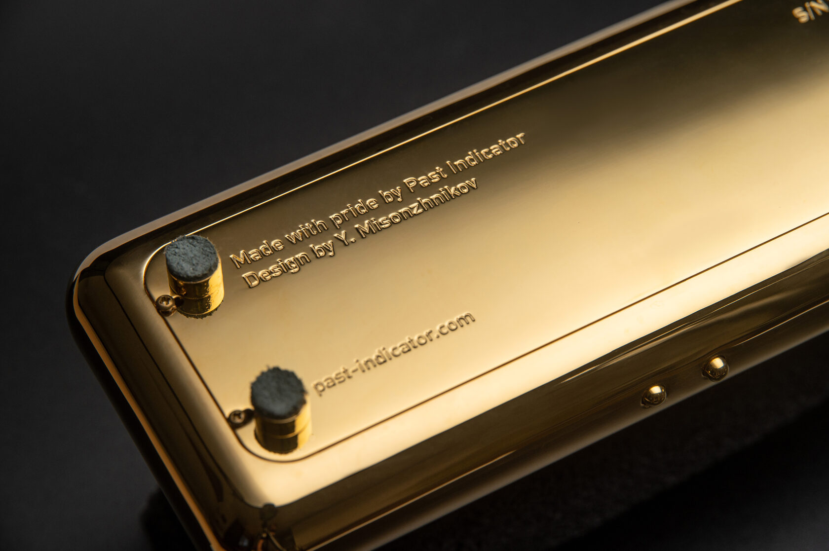 Deep Space 1: Gold nixie clock, view 2