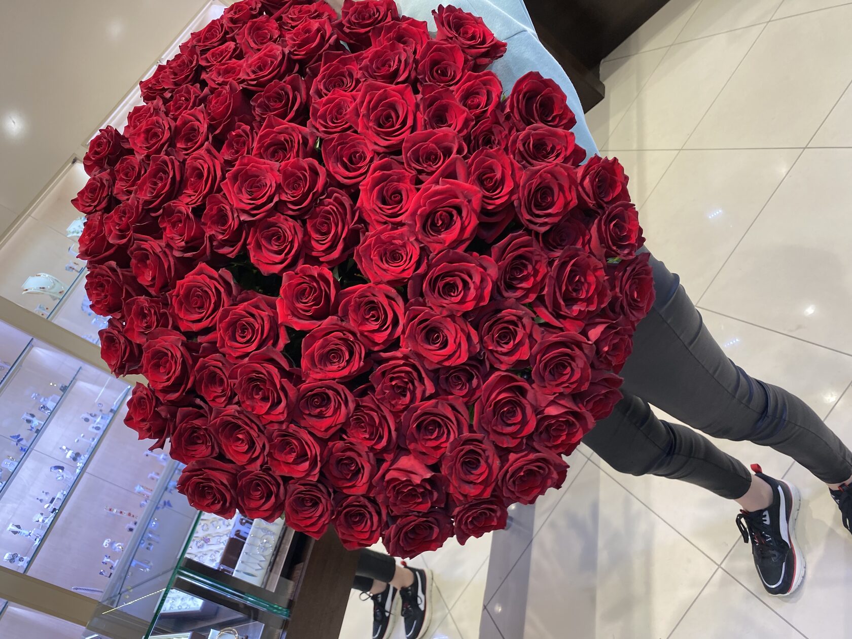 Купить розы в новосибирске недорого. Красивый букет цветов Китай.